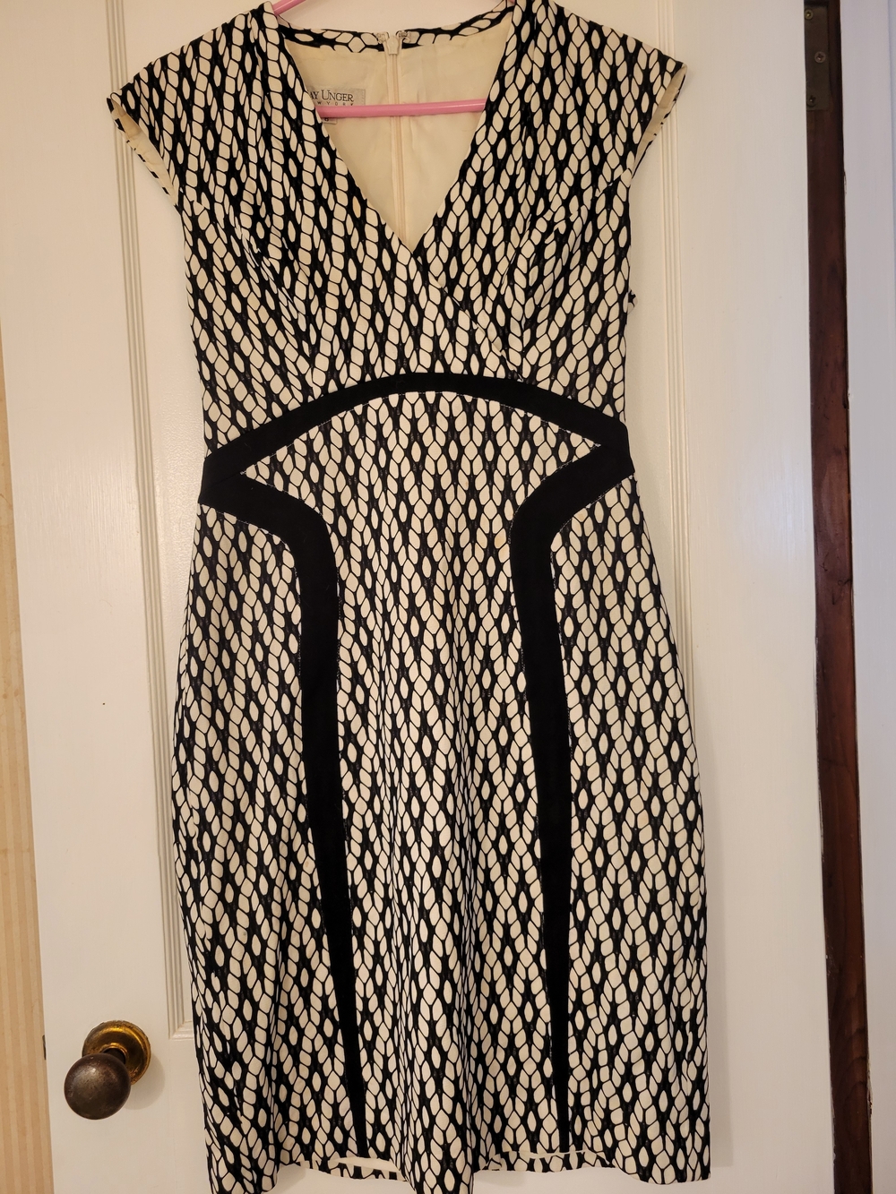 Black & White Patterned V-Neck Dress by Kay Unger